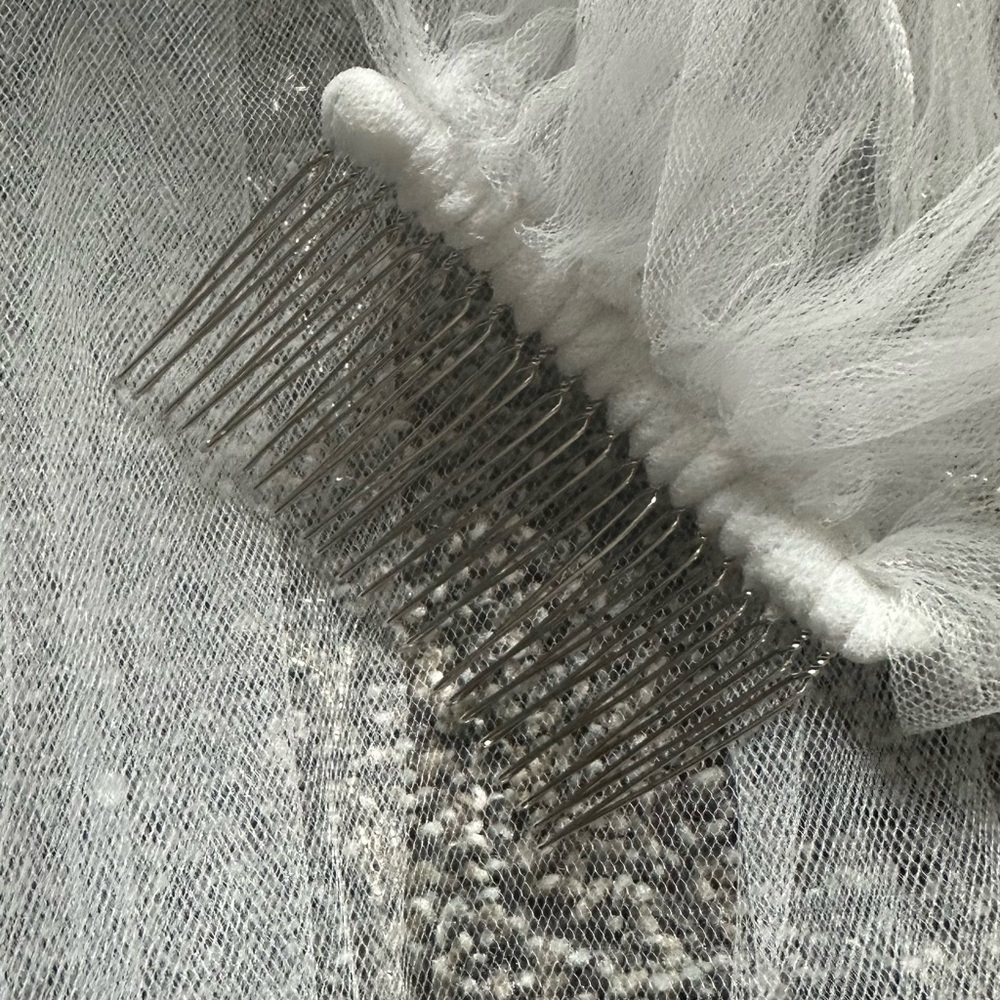 Elegant White Cathedral and blusher Bridal Veil with complete rhinestone detail - Picture 3 of 9